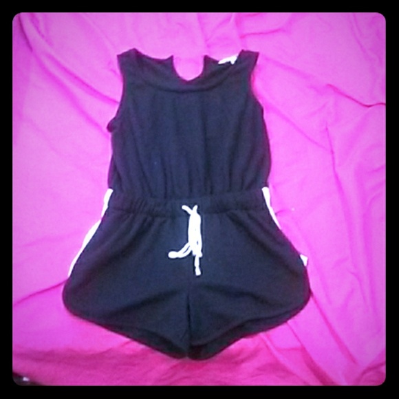 A cute romper - Picture 1 of 1
